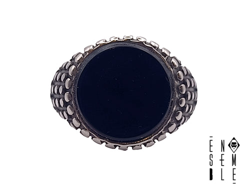 Anello Ensemble uomo gotico borchiato in acciaio con pietra rotonda nera