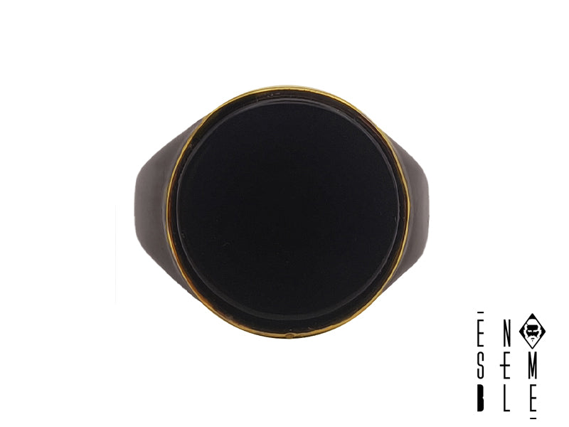 Anello Ensemble uomo in acciaio IP nero con ghiera a contrasto dorata e pietra Onice nera sintetica