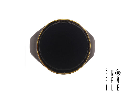Anello Ensemble uomo in acciaio IP nero con ghiera a contrasto dorata e pietra Onice nera sintetica