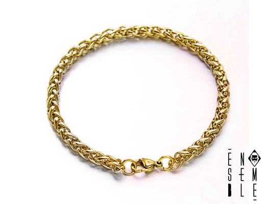 Fai colpo con questo bracciale da uomo in acciaio inossidabile di grado chirurgico realizzato con catena maglia grano da Ø 6 mm. La sua superficie resistente ai graffi e all'appannamento assicura che rimarrà un pezzo forte della tua collezione per decenni.