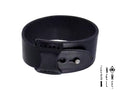 Braccialetto unisex in pelle pieno fiore, 38 mm di larghezza. Design a cinturino regolabile, ispirato allo stile vintage punk e hip-hop. Realizzato con materiali di alta qualità per garantire durata e comfort. Un accessorio di tendenza che unisce stile e praticità. Ideale per un pubblico che apprezza l'artigianalità e la cura dei dettagli.