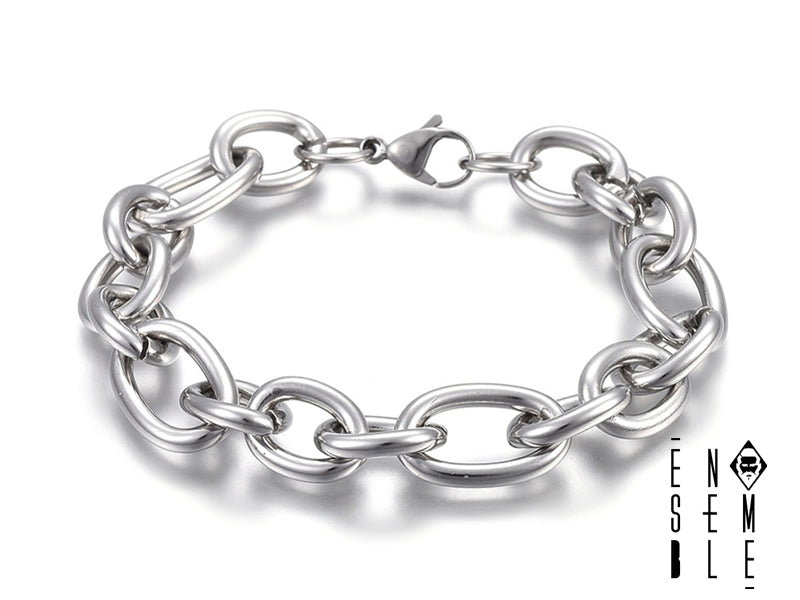 Preparati a scatenare la tua anima rock! Questo braccialetto a catena è così grande e imponente che non passerà inosservato. Realizzato in acciaio inossidabile super resistente (perché anche le catene più pazze hanno bisogno di un po' di solidità!), è perfetto per chi ama uno stile audace e un pizzico di ribellione. Indossalo con orgoglio e preparati a ricevere complimenti (e forse qualche sguardo ammirato)! 😉