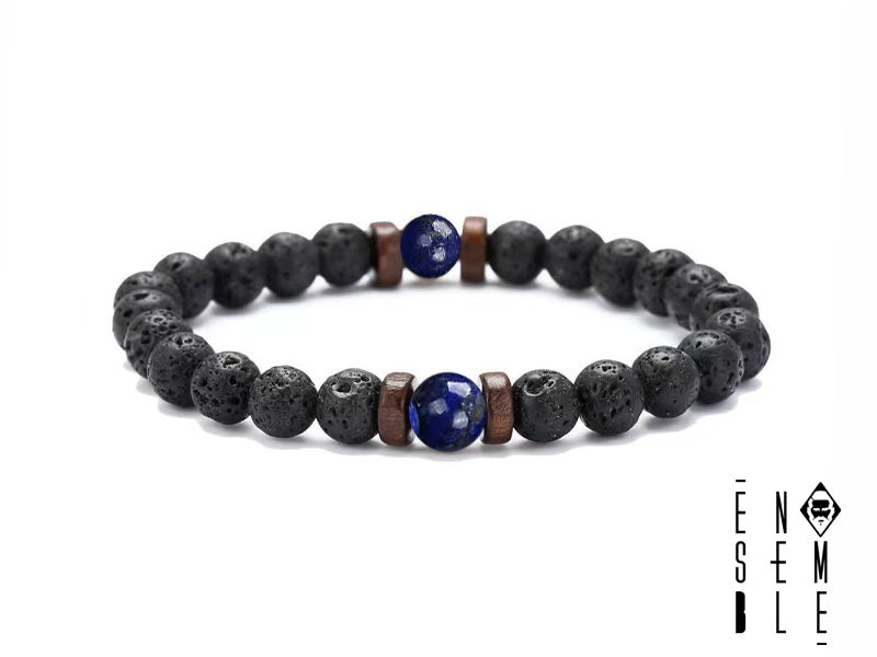Questo braccialetto elastico è realizzato con pietre laviche vulcaniche e pietre dure selezionate, alternate da delicate rondelle in legno. Disponibile in 5 varianti: Turchese, Occhio di Tigre, Howlite, Lapislazzuli e Ametista. Ogni pietra è scelta per le sue proprietà energetiche e la sua bellezza. Il braccialetto è leggero, comodo da indossare e perfetto per ogni occasione.