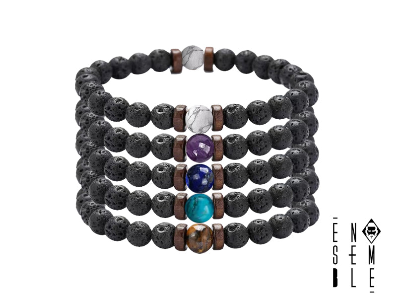 Braccialetto artigianale in pietra lavica e pietre dure, con finitura di alta qualità. Design elegante e minimalista, ideale per un look casual o formale. Disponibile in cinque modelli con pietre dure diverse: Turchese, Occhio di Tigre, Howlite, Lapislazzuli e Ametista. Materiali naturali e durevoli.