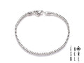 Un braccialetto essenziale, elegante e intramontabile. La catenella in acciaio inossidabile, con la sua maglia box quadrata da 2.0 mm, dona un tocco di raffinatezza senza tempo, perfetto per un look minimalista.