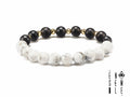 Un sussurro di serenità al tuo polso. Pietre Howlite, come gocce di latte lunare, si intrecciano con fili d'oro, creando un'armonia di luce e calma. Lasciati avvolgere dalla sua energia delicata e ritrova il tuo equilibrio interiore.