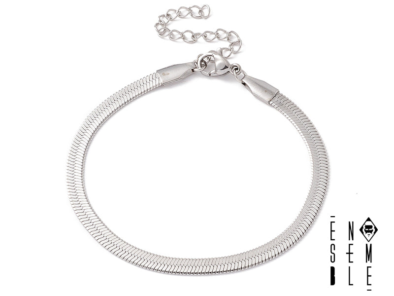  Avvolgi il tuo polso con la seduzione! Questo braccialetto è così sinuoso e affascinante che ti farà sentire come una diva di Hollywood. Resistente come l'acciaio e sensuale come un serpente, è l'accessorio perfetto per chi ama farsi notare con stile. Preparati a conquistare il mondo (o almeno la prossima festa)!