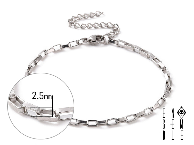 Preparati a brillare con questo braccialetto! La sua maglia veneziana è così elegante che ti farà sentire una vera star, pronta a conquistare il mondo (o almeno il cocktail bar più chic della città!).