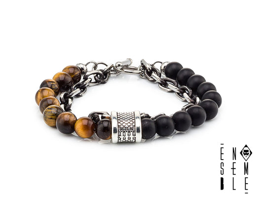 Bracciale multifilo composto da pietre occhio di tigre da 8 mm, pietre onice nere da 8 mm e un filo di catena a maglia. Un accessorio versatile e di stile, perfetto per completare qualsiasi outfit. La combinazione di materiali e colori crea un effetto unico e affascinante.