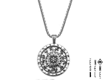 Collana realizzata con catena maglia box e sigillo pendente rappresentante le 12 costellazioni, il sole e una stella di David.