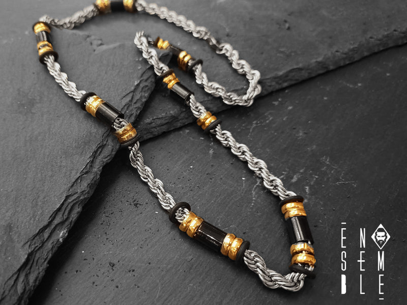 Collana ottima per portare un tocco di eleganza al tuo abbigliamento, pur mantenendo uno stile semplice e discreto.