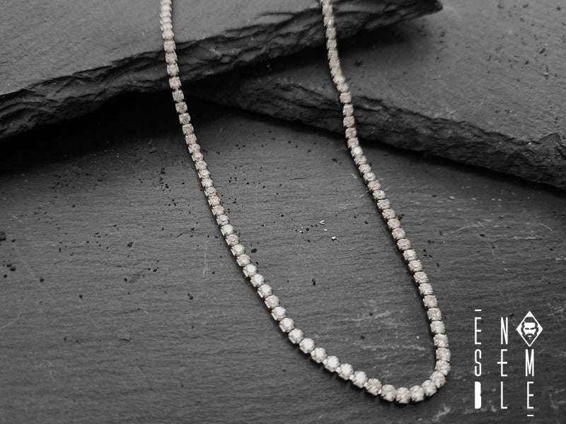 Collana tennis con cristalli bianchi e base in acciaio inossidabile