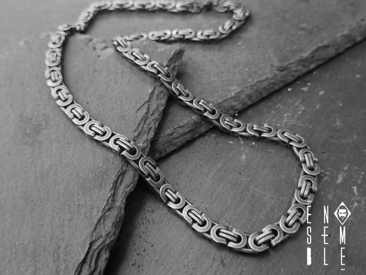 Collana Realizzata con maglie Bizantine piatte in acciaio inossidabile, chiusura con moschettone