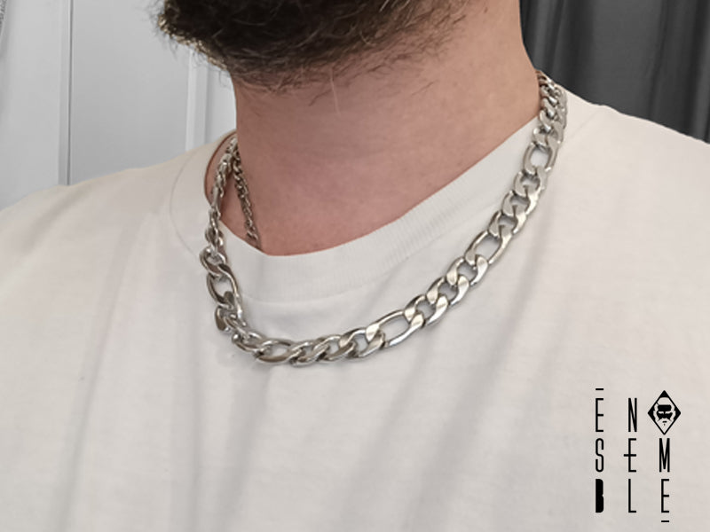 Collana Ensemble maglia Figaro 12 mm in acciaio inossidabile indossata da modello WhyNot