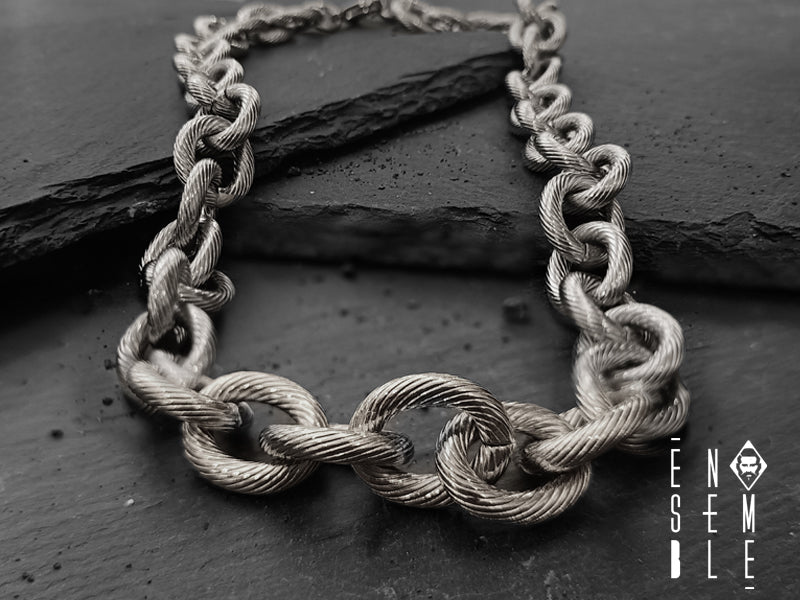 Collana  girocollo realizzato con maglia Forzatina Rigata da 12 mm con chiusura a moschettone