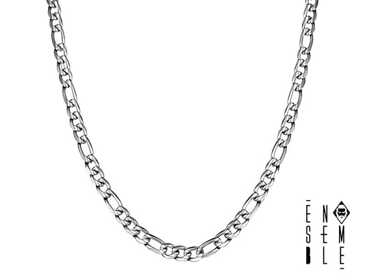 &nbsp;In questa versione la maglia è di&nbsp; 6 mm di larghezza, è realizzata in acciaio inossidabile con finitura zigrinata e si fissa con una sicura chiusura a moschettone per una vestibilità comoda.