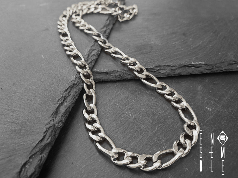 Originaria dell'Italia, la catena maglia Figaro è in grado di completare una collezione, come ciliegina sulla torta.