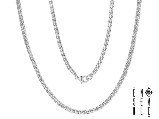 Questa collana in argento con catena di grano intrecciata da 3 mm è uno dei modelli di collane da uomo più popolari in tutto il mondo. Una catena di grano intrecciata è un vero classico. La larghezza di 3 mm si adatta perfettamente agli uomini che cercano una collana a catena in argento personale e senza tempo.