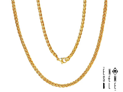 Questa collana non è solo bella da vedere, ma anche incredibilmente versatile. Perfetta per un look casual, ma anche per impreziosire un outfit più elegante, si adatta a ogni stile e personalità. Indossala per una serata romantica, per un'avventura all'aria aperta, o semplicemente per sentirti più sicuro di te. È il tocco finale che fa la differenza, quel dettaglio che trasforma un semplice look in un capolavoro.