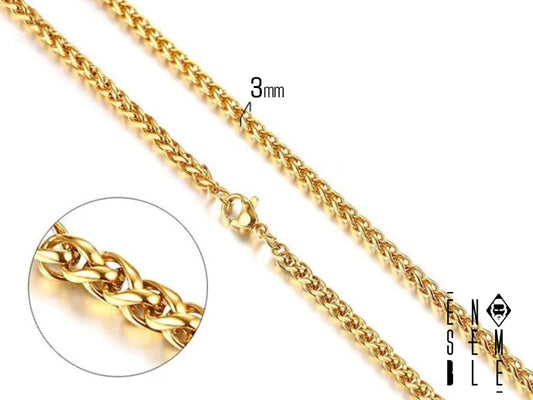 Lasciati conquistare dalla collana Ensemble, un gioiello che non è solo un accessorio, ma un vero e proprio statement. Immagina: una maglia a grano in acciaio inossidabile 304, dorata come il sole al tramonto, che si avvolge intorno al tuo collo con una morbida eleganza. Ogni maglia, di soli 3 mm di diametro, è un piccolo capolavoro di precisione, una testimonianza della cura artigianale che caratterizza Ensemble.