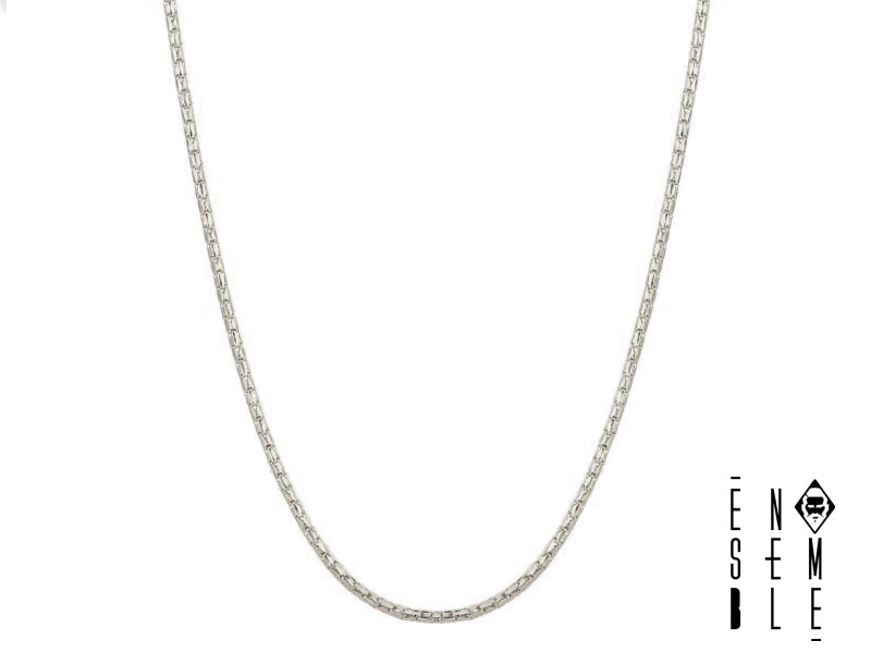 Cerchi un gioiello che non passi inosservato, ma che allo stesso tempo sia discreto ed elegante? La collana Ensemble è la risposta! La sua maglia coreana in acciaio inossidabile 304, con finitura argentata e diametro di 2 mm, è il tocco finale perfetto per qualsiasi outfit. Un gioiello versatile e di qualità, che ti accompagnerà per anni, senza mai stancare.