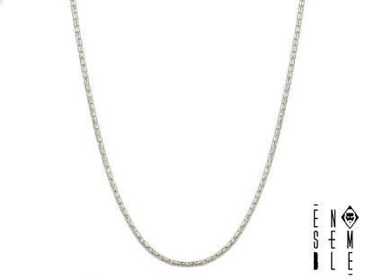 Cerchi un gioiello che non passi inosservato, ma che allo stesso tempo sia discreto ed elegante? La collana Ensemble è la risposta! La sua maglia coreana in acciaio inossidabile 304, con finitura argentata e diametro di 2 mm, è il tocco finale perfetto per qualsiasi outfit. Un gioiello versatile e di qualità, che ti accompagnerà per anni, senza mai stancare.