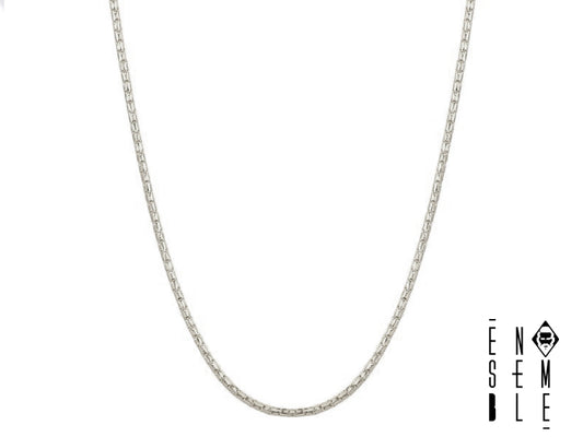 Cerchi un gioiello che non passi inosservato, ma che allo stesso tempo sia discreto ed elegante? La collana Ensemble è la risposta! La sua maglia coreana in acciaio inossidabile 304, con finitura argentata e diametro di 2 mm, è il tocco finale perfetto per qualsiasi outfit. Un gioiello versatile e di qualità, che ti accompagnerà per anni, senza mai stancare.