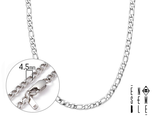La collana Ensemble si trasforma in un simbolo di passione ardente e magnetica. La sua lucentezza riflette la tua energia e il tuo carisma, accendendo un fascino irresistibile. Perfetta per una serata romantica, un appuntamento speciale o un evento elegante, questa collana aggiungerà un tocco di sensualità e mistero al tuo look. Immagina di indossarla con un abito nero, sottolineando la tua bellezza e sicurezza. La sua maglia Figaro da 5 mm, con la sua struttura realizzata in acciaio inossidabile, donerà un