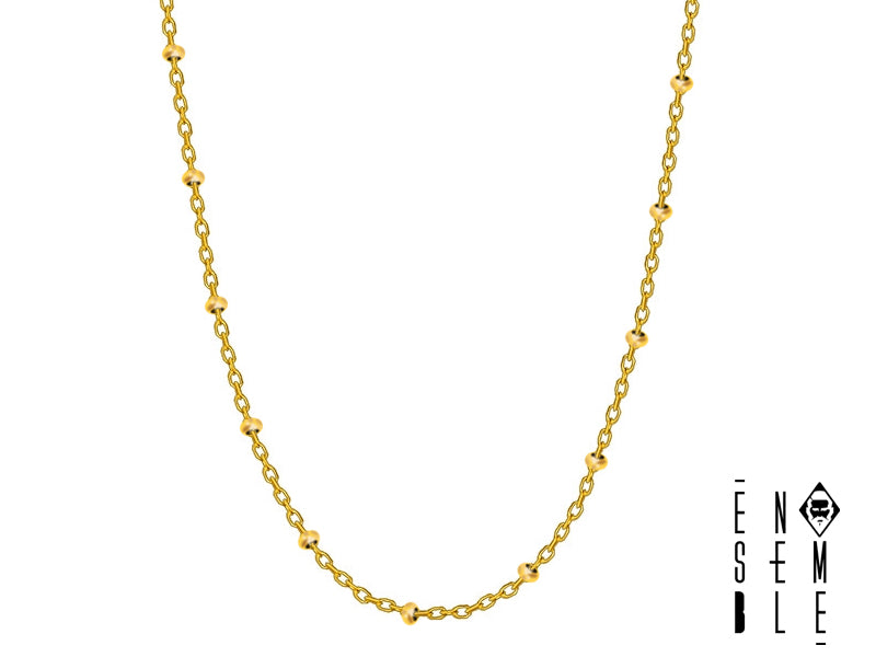 Collana in acciaio inossidabile di 45 cm di lunghezza, con un design raffinato e minimalista. La maglia alternata a satelliti e pallini crea un gioco di luci e ombre, donando un tocco di eleganza discreta e sofisticata. Perfetta per un look quotidiano o per completare un outfit più formale, questa collana è un accessorio versatile e di classe. L'acciaio inossidabile garantisce resistenza e durata nel tempo, mantenendo intatta la sua brillantezza.