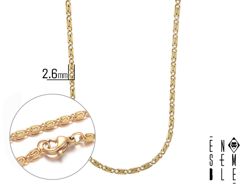 La collana Ensemble si trasforma in un simbolo di passione delicata e magnetica. La sua lucentezza dorata riflette la tua energia e il tuo carisma, accendendo un fascino irresistibile.