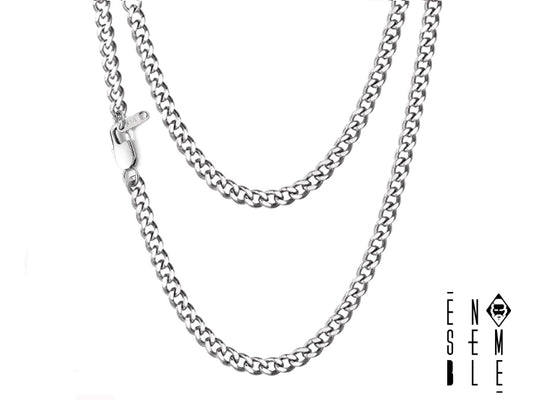 Preparati a brillare (letteralmente!) con la nostra collana Cuban Link! 76 cm di puro stile in acciaio inossidabile, perfetta per catturare l'attenzione (e forse qualche sguardo ammirato). Un gioiello così cool che ti farà sentire un re o una regina, pronto a conquistare il mondo, un link alla volta! Non aspettare, aggiungi un tocco di 'bling' alla tua vita!