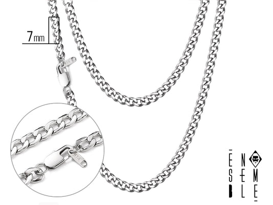 Immagina di indossare un frammento di luce liquida, una cascata di acciaio che danza sulla tua pelle. La collana Cuban Link, con i suoi 76 cm di maglia scintillante, è un'armatura di stile, un'onda di energia che ti avvolge con la sua bellezza. Un gioiello che sussurra storie di avventura e di glamour, pronto a illuminare il tuo cammino con un bagliore intramontabile. Lasciati trasportare dalla sua magia.