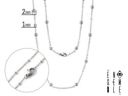  Preparati a brillare (ma con stile!) con questa collana da 45 cm! I suoi satelliti e pallini danzano sulla tua pelle, creando un effetto scintillante che non passerà inosservato. È così leggera e comoda che dimenticherai persino di indossarla... fino a quando non riceverai un mare di complimenti! Perfetta per chi ama un tocco di glamour senza eccessi.