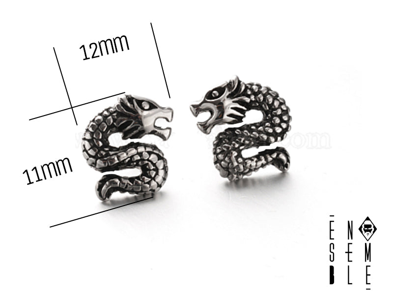 Dimensioni orecchino a lobo raffigurante un dettagliato drago color argento in acciaio inossidabile