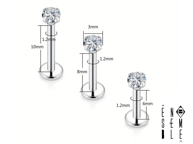  Il piercing labret è un gioiello per il labbro inferiore, caratterizzato da una barretta dritta che attraversa il labbro, con una gemma applicata all'estremità esterna. Questo modello è disponibile in acciaio inossidabile 304L, ipoallergenico e resistente alla corrosione, con una finitura lucida. Le dimensioni della barretta sono 6, 8 e 10 mm, mentre il brillantino finale ha un diametro di 3 mm.