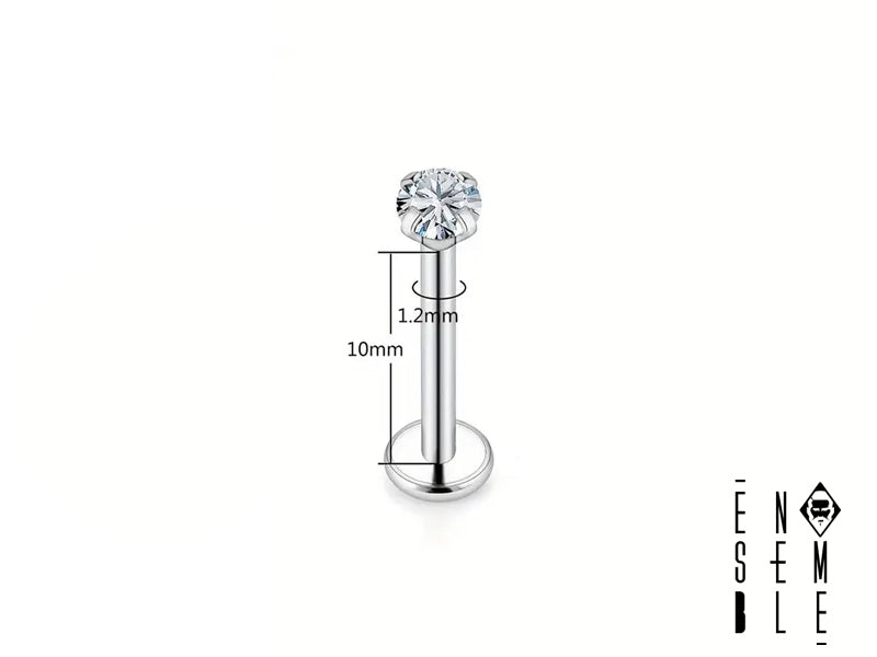 Preparati a brillare! Questo piercing labret è così piccolo e scintillante che non potrai fare a meno di sorridere ogni volta che lo guardi. Scegli la misura che fa per te (6, 8 o 10 mm di pura brillantezza!) e preparati a ricevere complimenti a non finire.