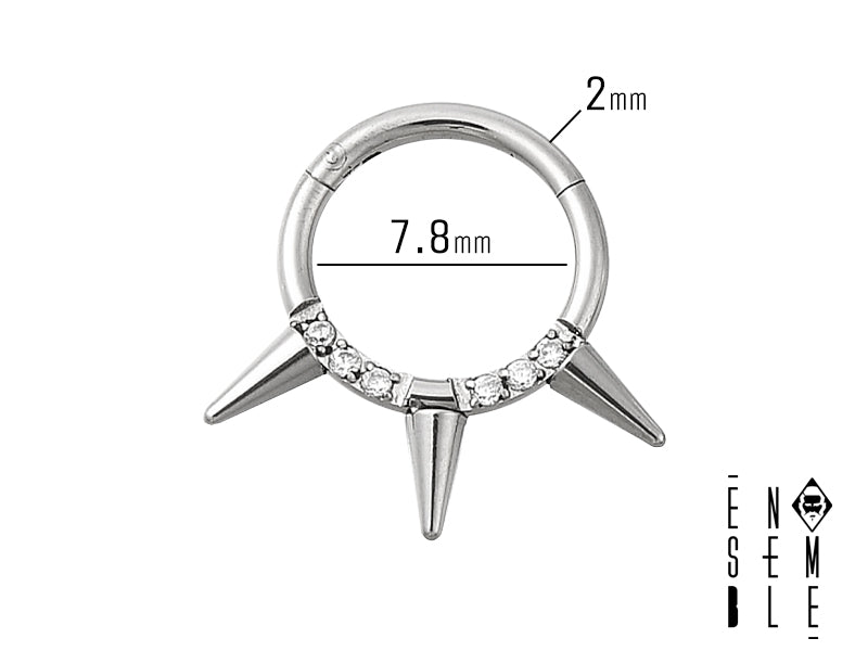 Sei pronta a scuotere il mondo? Questo septum è come un concerto rock sul tuo naso! Tre borchie per un look da vera rockstar. Preparati a far girare la testa e a far sentire la tua voce!