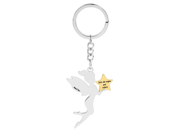 Questo portachiavi è un invito a credere nei desideri, anche quelli che sembrano impossibili. La stella dorata con la scritta “Solo chi sogna può volare” ricorda che basta un po’ di immaginazione per sentirsi più leggeri e guardare il mondo con occhi nuovi.