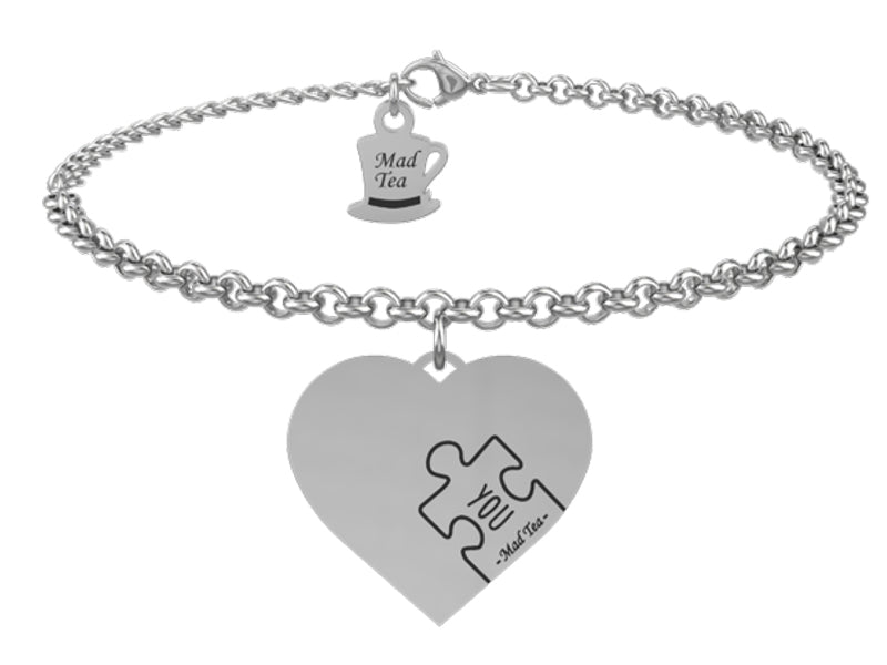 Bracciale con ciondolo a forma di cuore con inciso al suo interno un piccolo pezzo di puzzle e la parola "YOU"