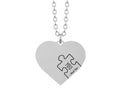 Collana con ciondolo a forma di cuore con inciso al suo interno un piccolo pezzo di puzzle e la parola "YOU".