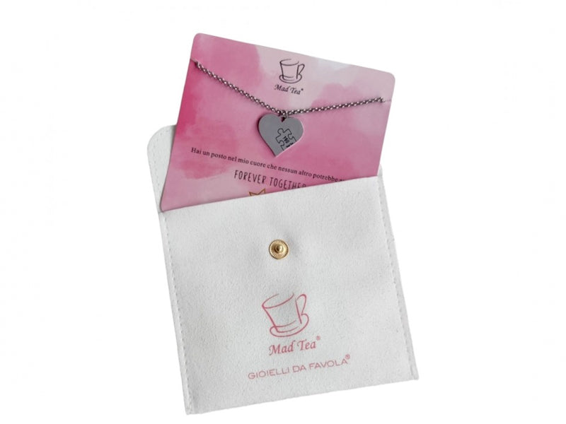 Collana "Forever Together" con confezione claim card e pochette in tessuto.