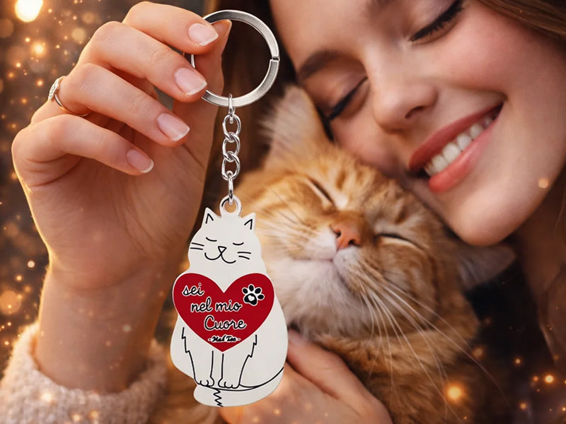 Portachiavi in acciaio Mad Tea  “Sei nel mio cuore” racchiude un messaggio semplice ma pieno di dolcezza, perfetto per ricordare una persona speciale.
