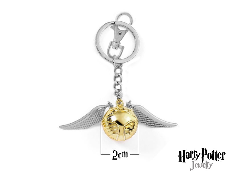 Portachiavi con pendente a forma di Boccino d'Oro, realizzato in metallo anallergico. Il design dettagliato del pendente, con le ali argentate, offre un'interpretazione elegante e raffinata dell'iconico oggetto di Harry Potter. Un accessorio di alta qualità, ideale per collezionisti e appassionati