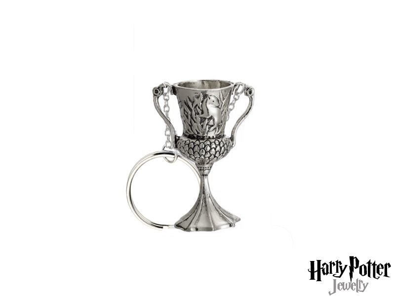 Porta con te l'eredità di Helga Tassorosso con questo splendido portachiavi. Il pendente raffigura la preziosa Coppa, simbolo della lealtà, del duro lavoro e del valore che contraddistinguono la casa. Un accessorio essenziale per ogni fan che apprezza le virtù di Tassorosso.