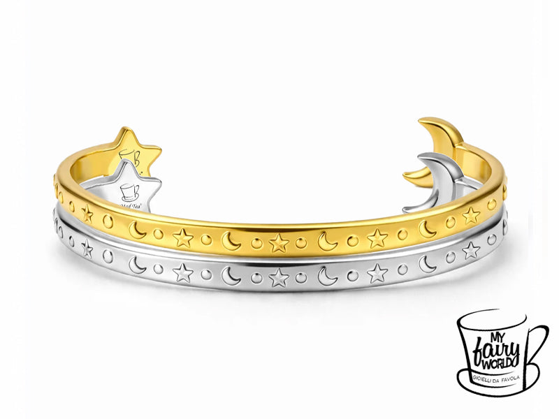 Il bordo esterno è arricchito da piccoli decori in alto rilievo con stelle e lune alternate, a richiamo degli elementi protagonisti del bracciale.