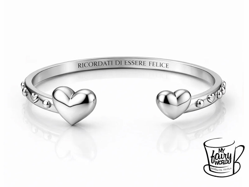 Ispirato alla magia delicata de Il Piccolo Principe, questo bracciale è un invito a guardare la vita con occhi più semplici e sinceri, ricordando che ciò che conta davvero spesso non fa rumore, ma si sente forte nel cuore.