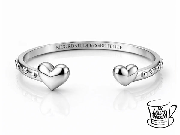 Ispirato alla magia delicata de Il Piccolo Principe, questo bracciale è un invito a guardare la vita con occhi più semplici e sinceri, ricordando che ciò che conta davvero spesso non fa rumore, ma si sente forte nel cuore.