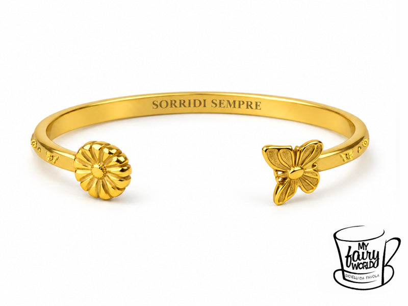 Questo bracciale è un invito alla leggerezza e alla gioia spontanea, come un sorriso che nasce senza motivo, semplicemente dal cuore.