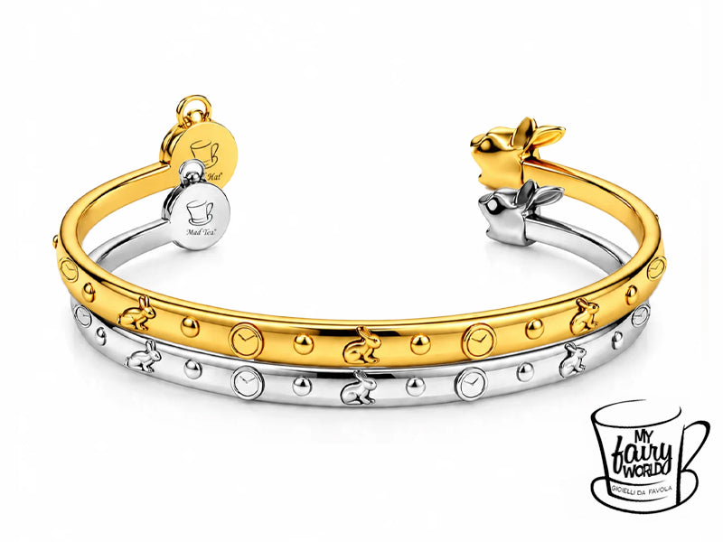 Un bracciale per chi corre sempre, sogna tanto, arriva quando arriva… ma lo fa con stile!
Perché ogni tanto anche il tempo ha voglia di giocare.
E trasformare un ritardo in una piccola magia ✨