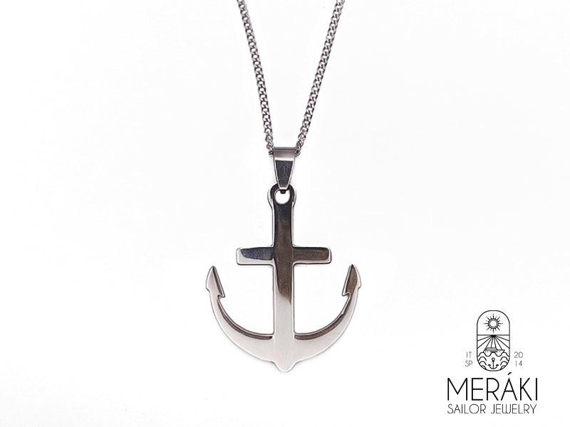 Collana con ancora e maglia in acciaio, raffinata e resistente.